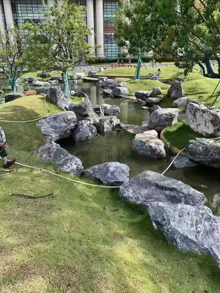 鱼池中能养石头，这样的风水好吗？