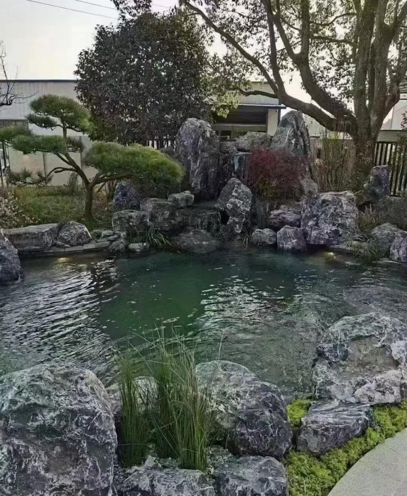 鱼池中能养石头，这样的风水好吗？
