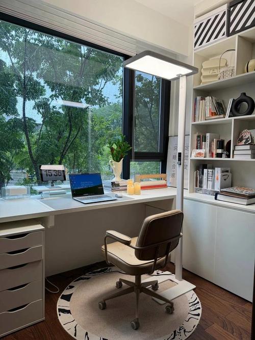 书桌对着窗户摆放会影响家居风水吗？