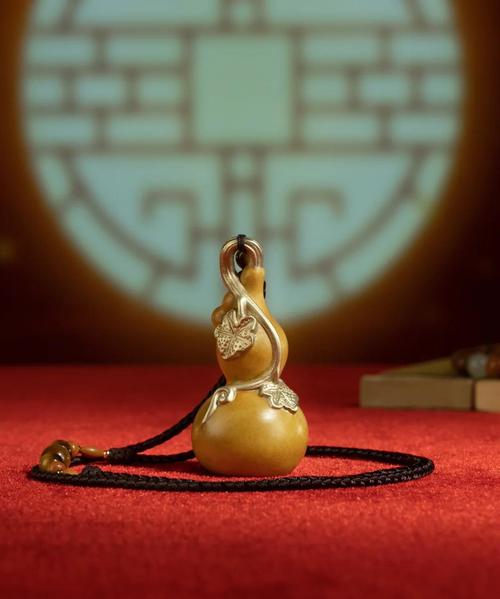 沙中土命的人适合佩戴风水葫芦吗？有没有什么讲究？