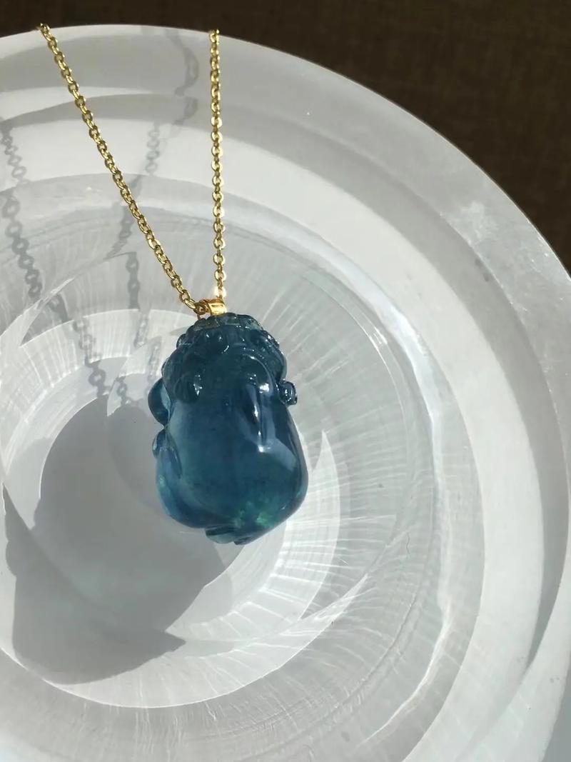 大海命要戴什么首饰招财，海中金适合佩戴哪种首饰转运？