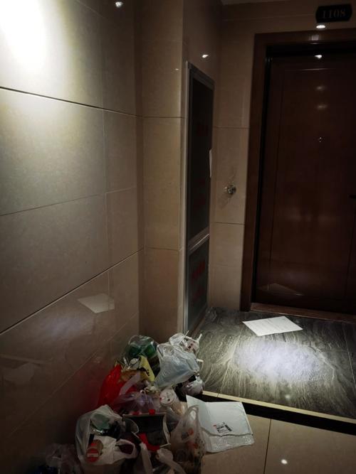 对门邻居经常乱丢垃圾，这会不会影响我家风水？