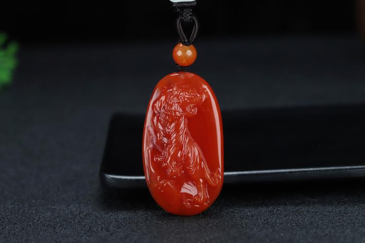 属虎火命人适合佩戴什么饰品或宝石？