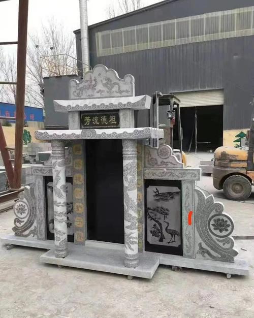 墓碑前竖立柱子，这样的风水布局有什么讲究吗？