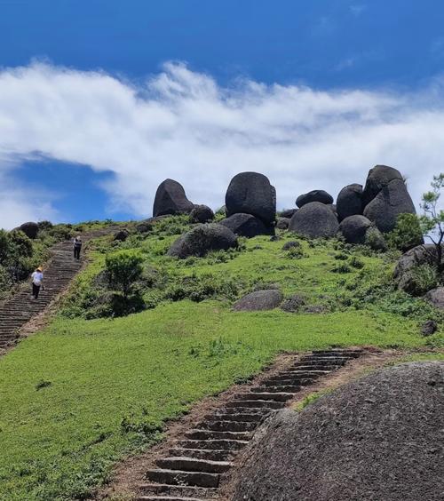 广西五皇山的风水是否真的能孕育出一代皇帝呢？
