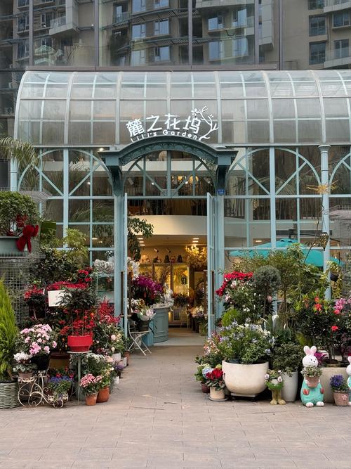 鲜花店摆放鲜花时是否需要考虑风水布局的讲究呢？