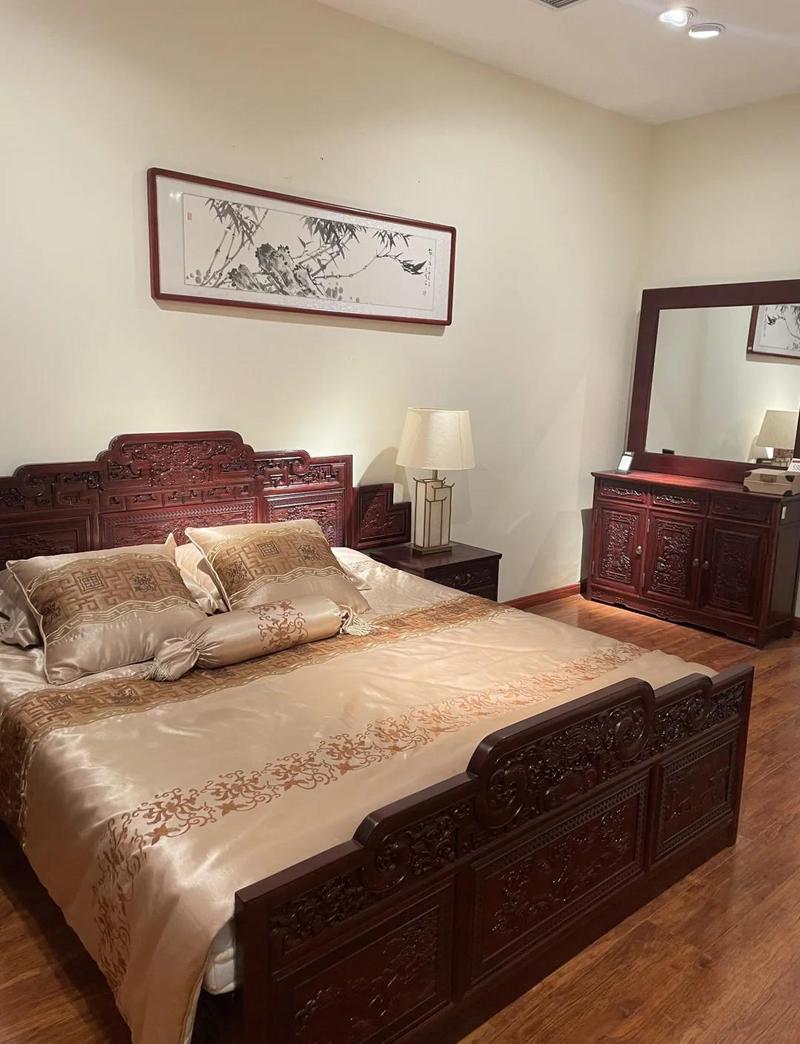 火命木命适合买什么床？火命佩戴木头饰品合适吗？