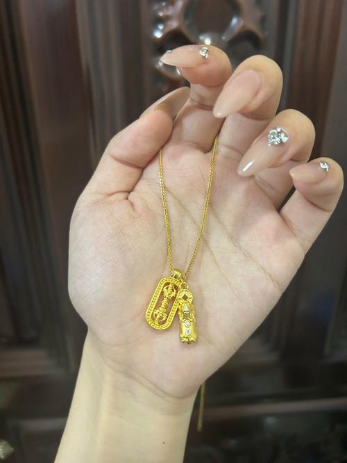 属海中金命的人戴什么首饰可以转运？