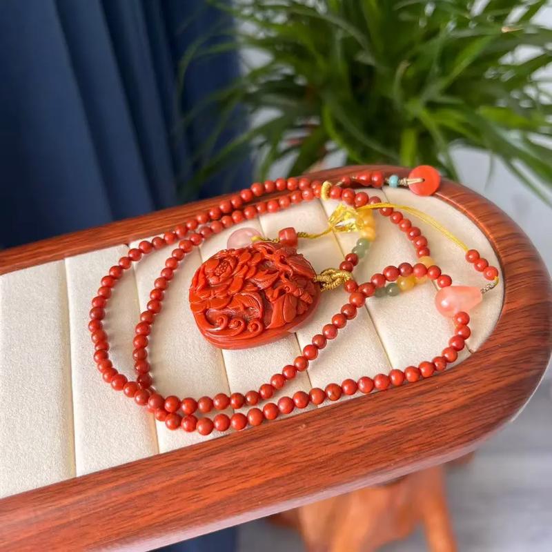 南红适合哪些命格的人佩戴？女性佩戴南红有什么吉祥寓意？