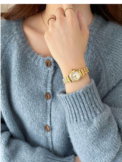 戴金表的女人是否代表特定命格的人需要佩戴表带？