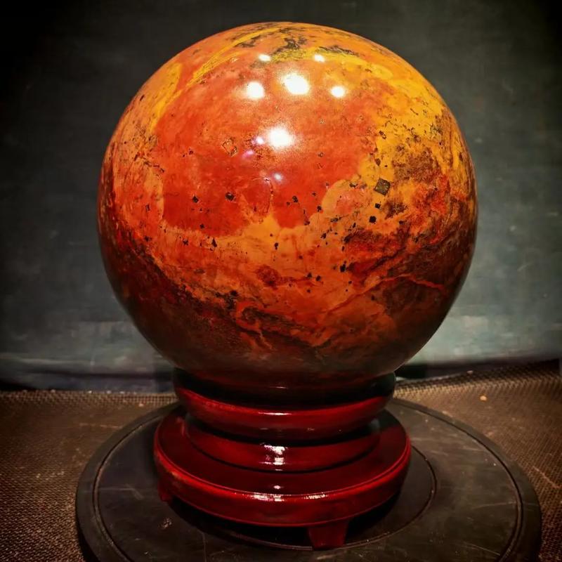 风水球放在书架上合适吗？哪种摆放方式更符合风水？