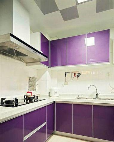厨房风水布局中，能否使用紫色厨柜设计？
