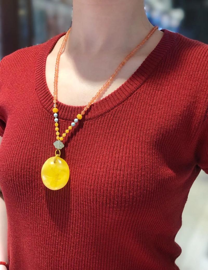 什么样的女性命格适合佩戴蜜蜡饰品？