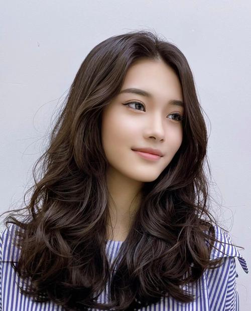 女人天生卷发适合哪种命理？