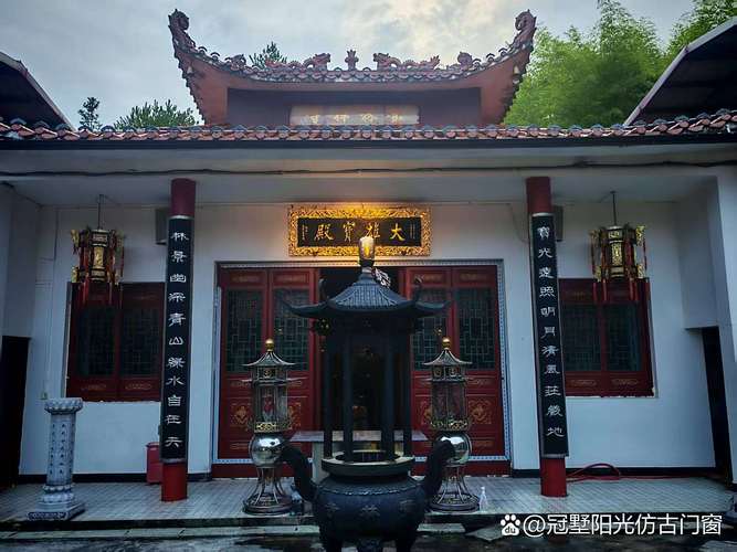 寺庙周边风水适宜，能否在此盖房？