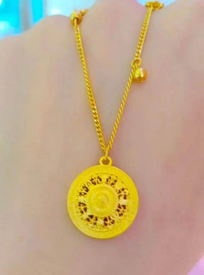 海中金命女性适合佩戴哪些首饰？