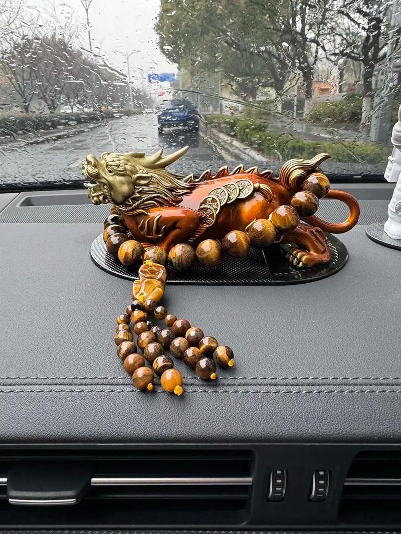 汽车风水摆件中，貔貅是否适宜作为摆件使用？