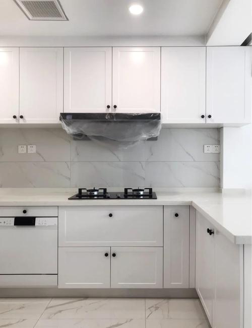 白色橱柜对家居风水有怎样的影响？