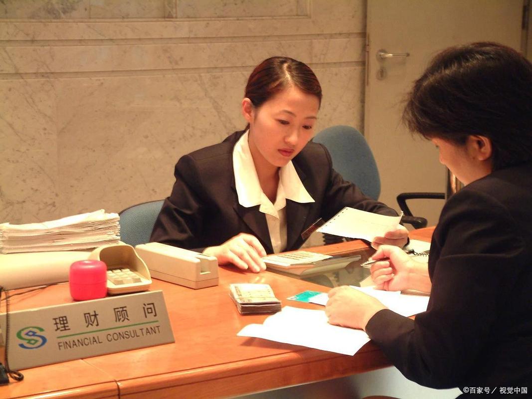 在银行上班是金饭碗吗？这样的工作前景如何？