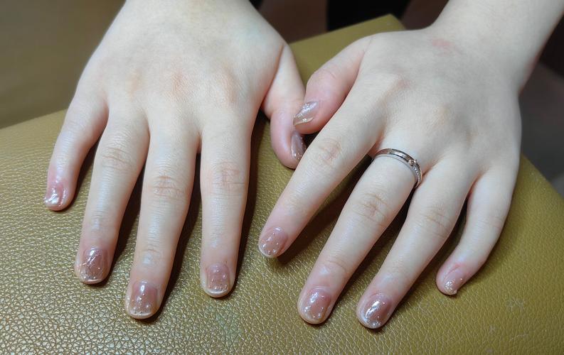 手指短指甲短的人命运如何？适合Zuo什么样的指甲设计？