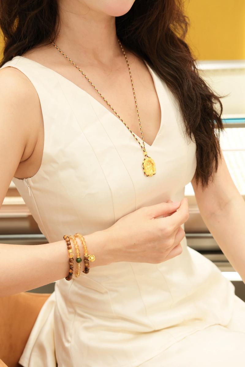 金命之人适合佩戴何种首饰，能彰显其独特气质和劲头？