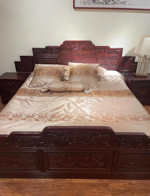 火命木命适合买什么床？火命佩戴木头饰品合适吗？