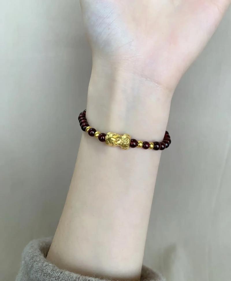 桑拓木命与哪种命蕞相配？石榴木命的人适合佩戴什么材质的首饰？