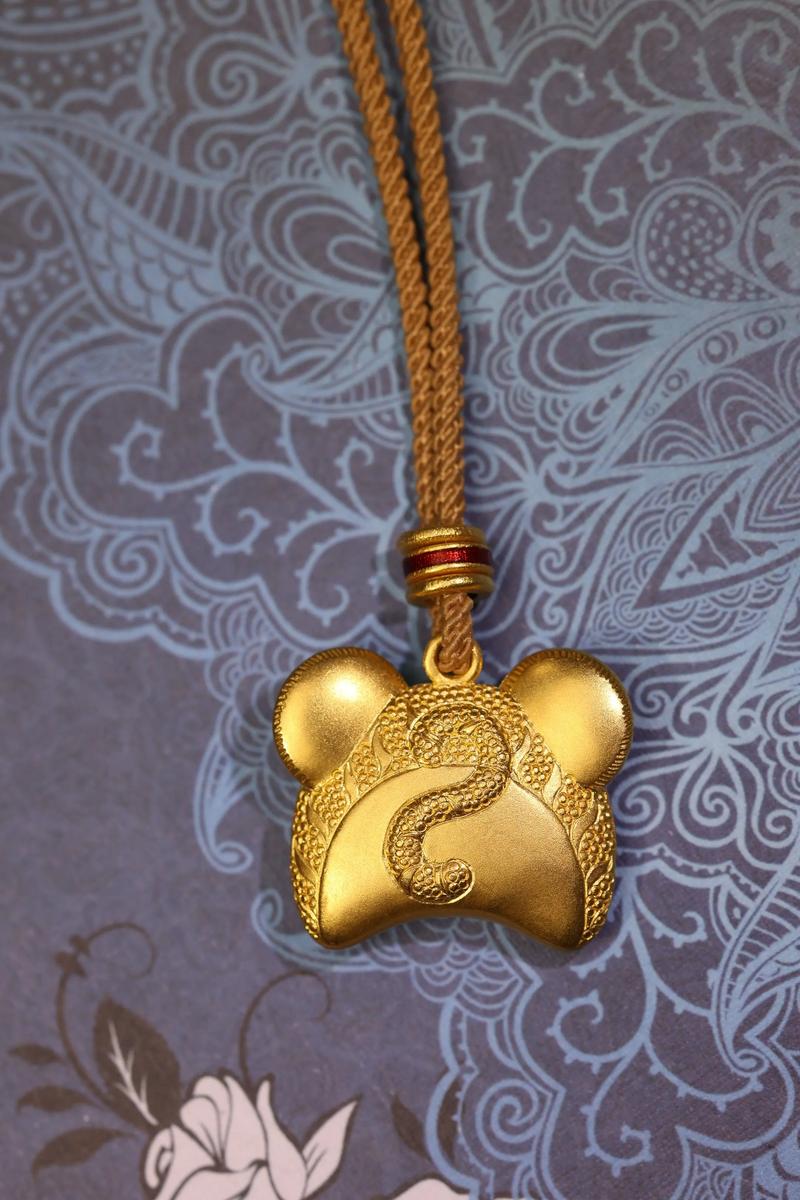 虎年炉中火命适合佩戴什么首饰？