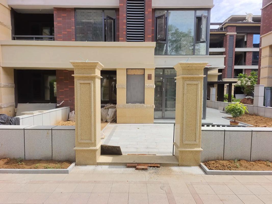 室外柱子布局对风水有何具体影响？