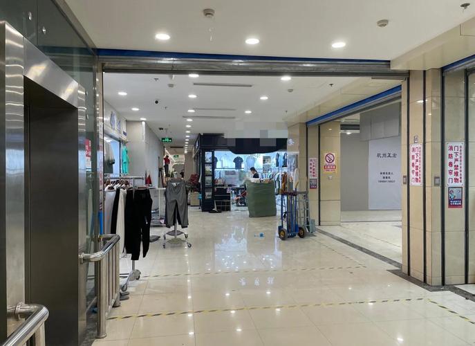 风水学中，前台三角形布局有哪些特定的说法或讲究？