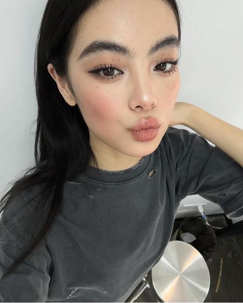 眉毛粗的女人命运如何？