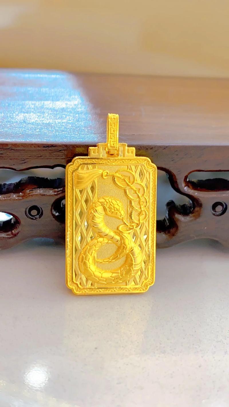 金蛇命佩戴哪些黄金首饰不宜，哪种最旺运势？