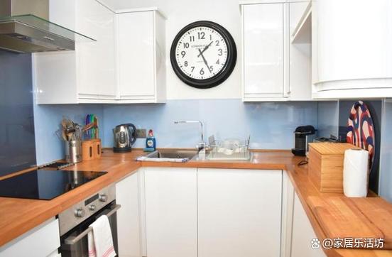 风水学中，抽油烟机上方能否悬挂挂钟表？