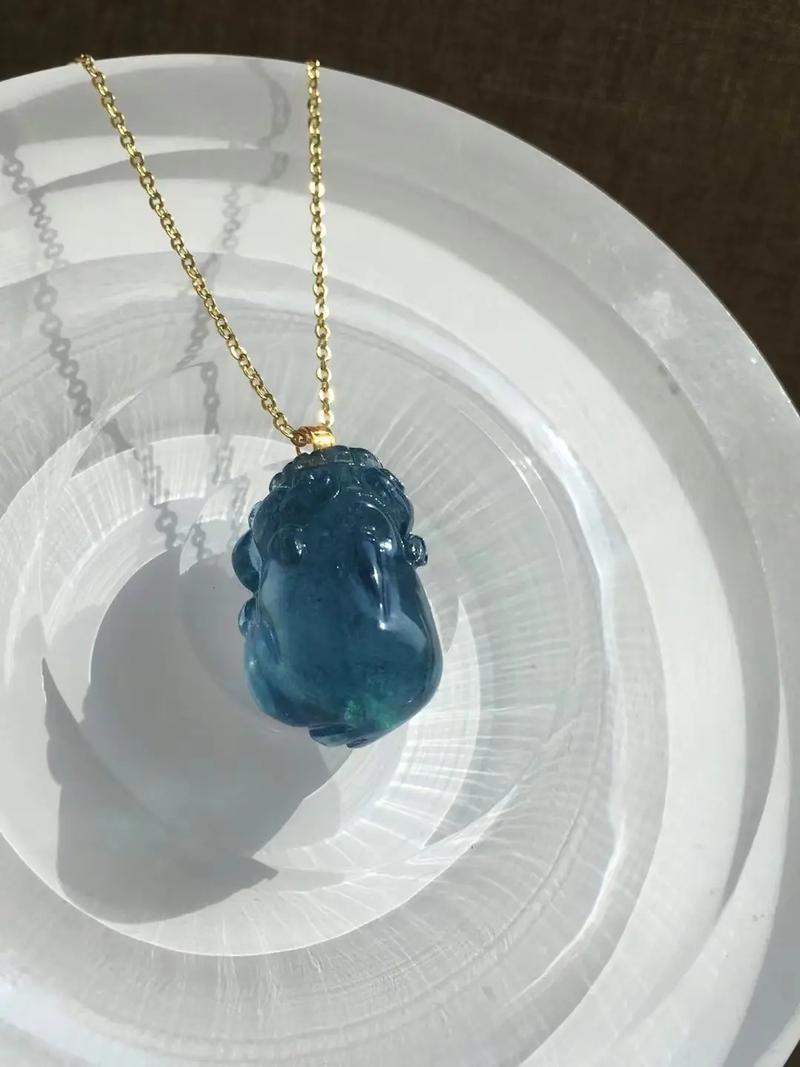 大海命要戴什么首饰招财，海中金适合佩戴哪种首饰转运？