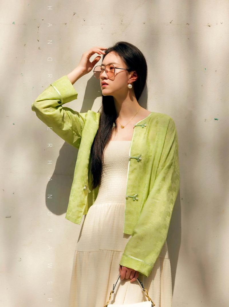 平地木命女人适合穿什么衣服？