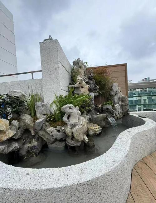露台假山布置时，有哪些风水讲究需要注意？