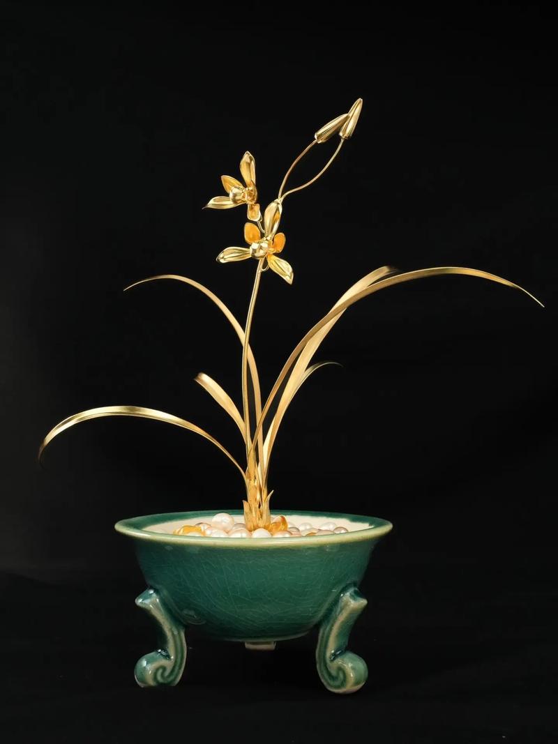 本命年男生适合佩戴什么饰品来应运兰花命？