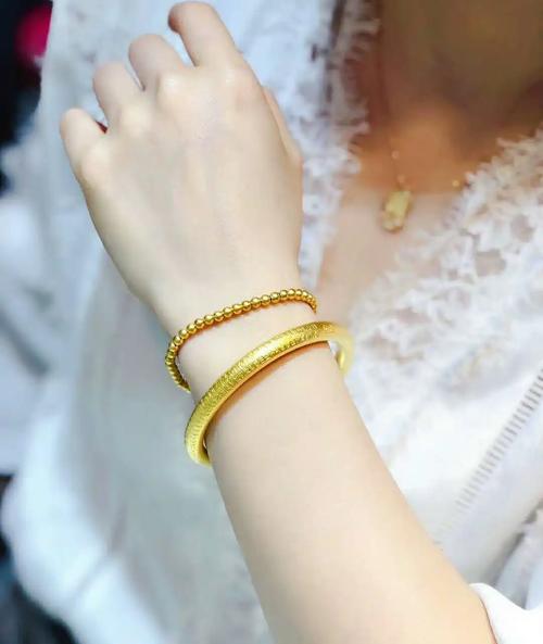 妈妈金命适合佩戴什么饰品？金命是否可以戴银手镯？