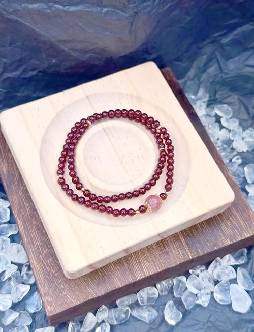 石榴木命适合哪些数字？石榴石木命的人可以佩戴石榴石吗？