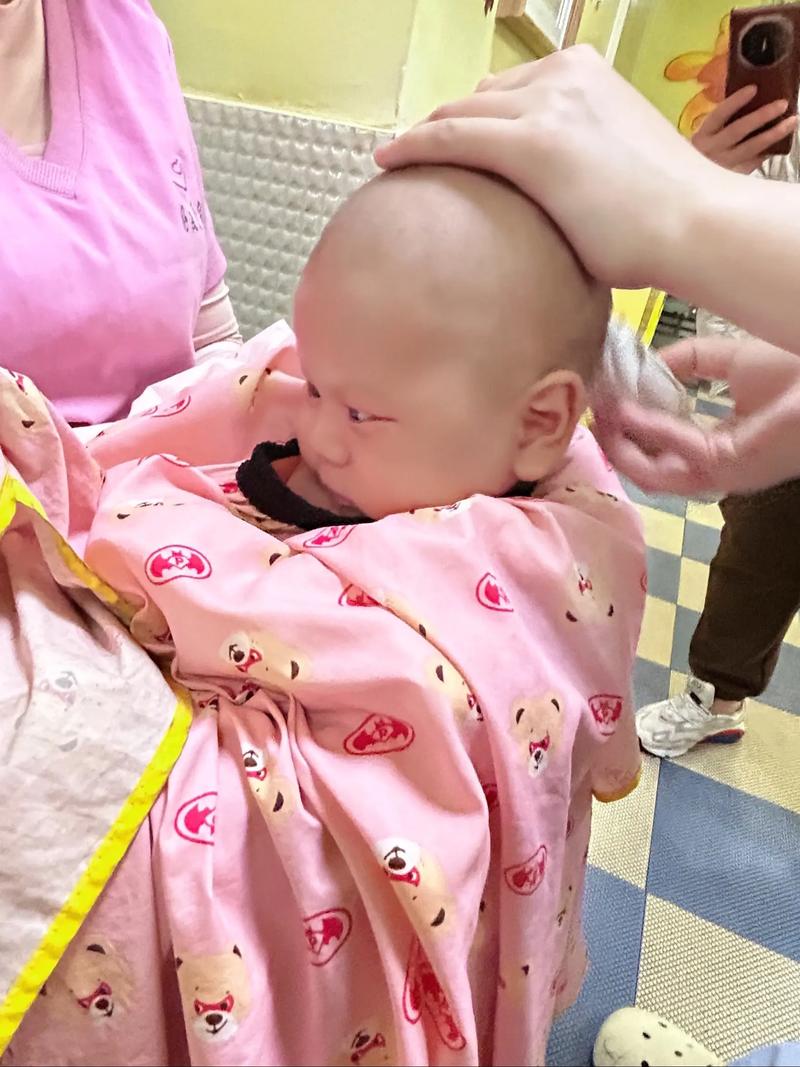 今日农历二月二十五，2026年4月12日剃胎发是否适宜？