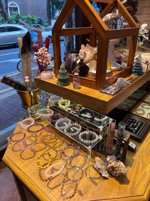 有没有推荐适合暗黑风格的独特风水水晶店铺？