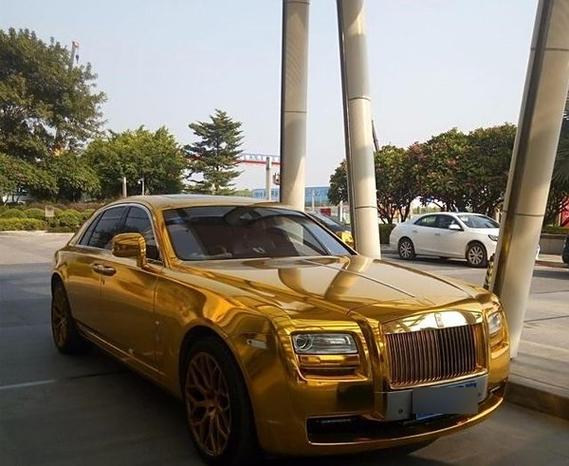 土命的人买金命车型适合什么颜色？