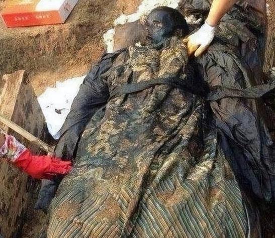 不腐尸现象是否与特定的风水布局有着密切关联？