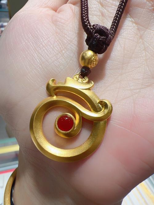 2023年适合金龙命佩戴什么首饰，大林木命又适合戴什么首饰呢？