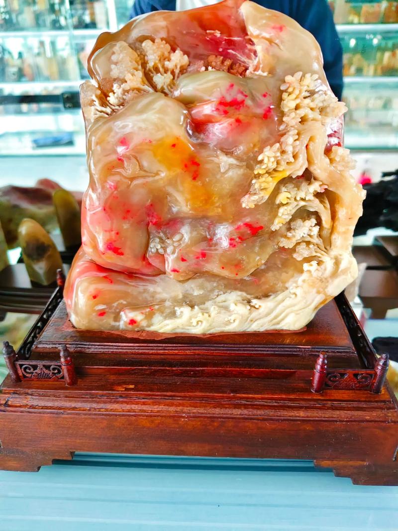 鸡血石作为风水摆件，其效果和寓意有哪些讲究？