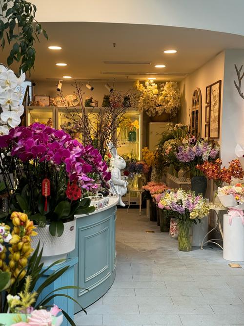 鲜花店摆放鲜花时，是否需要考虑风水布局的讲究呢？