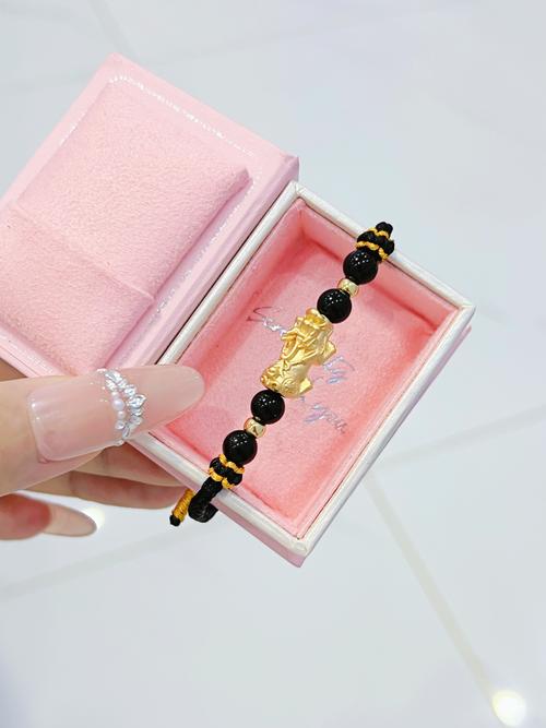 水命女孩适合佩戴什么饰品可以招财转运？