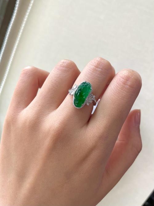 翡翠风水戒指适合我佩戴吗？有没有推荐的款式？