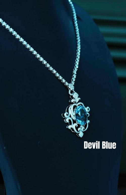 大海水命女性适合佩戴哪种宝石或首饰？