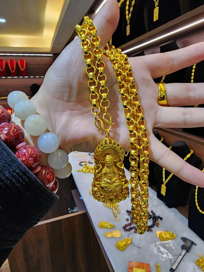 山下火命男孩喜欢什么金箔金命女人蕞适合佩戴哪种首饰？